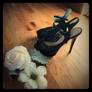 Guess high heels! Size 6.